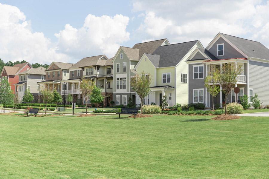 New residential buildings with well-maintained lawns in Metro Atlanta